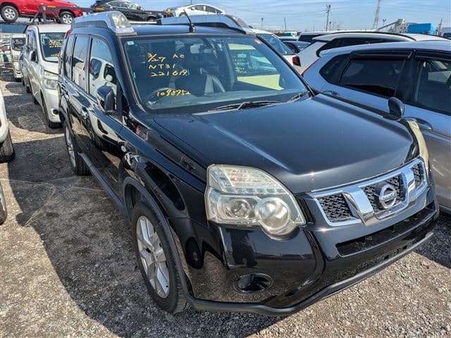 Nissan X-trail — photo 1 of 9