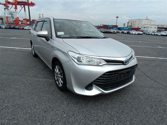 Toyota Fielder HV — photo 1 of 9
